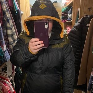 Columbia pull over waterproof hoodie. Fits like Lg
